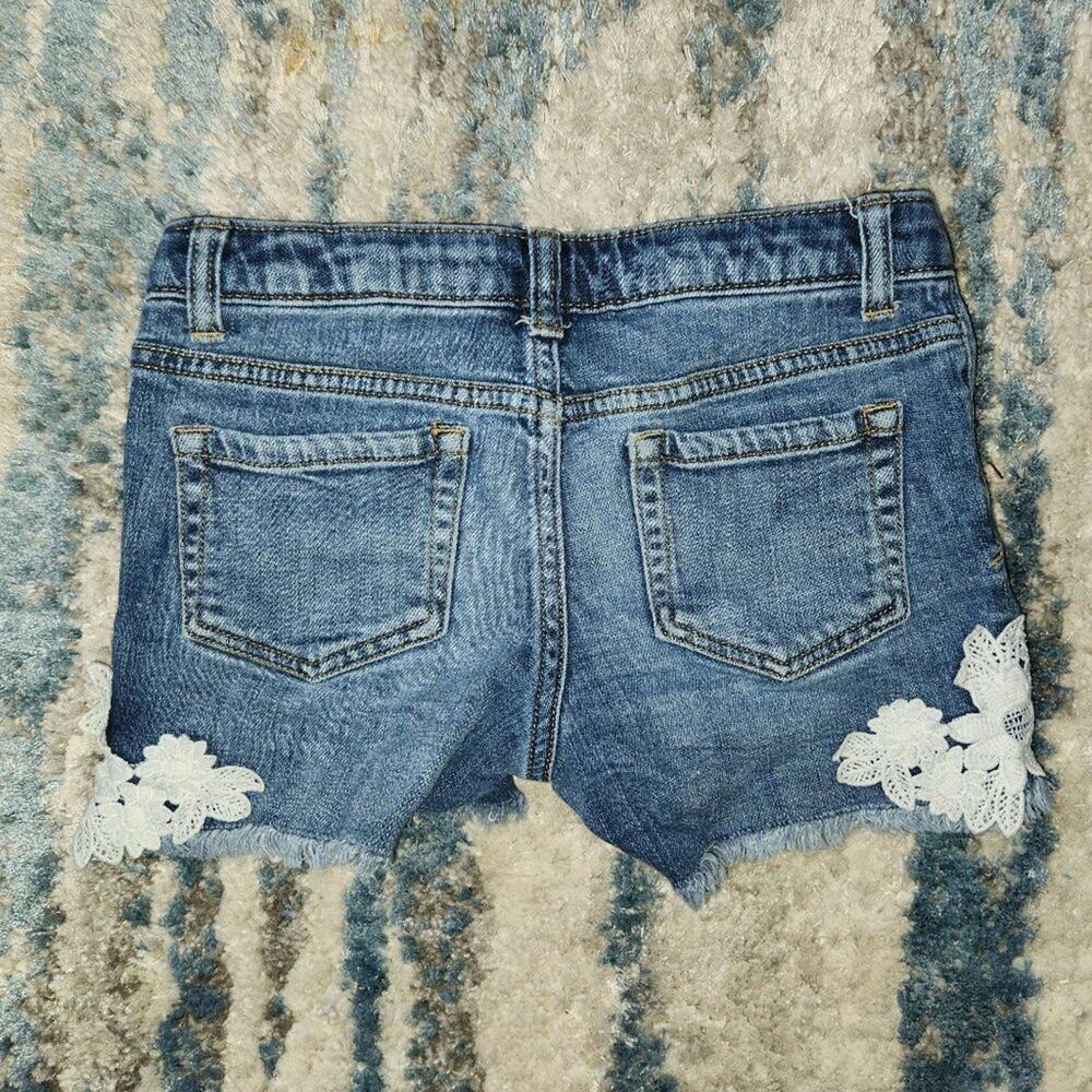Cat & Jack Floral Embroidered Shorts Girls || Med 7/8 - Picture 3 of 5